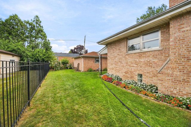 10521 Lavergne Avenue, Oak Lawn, IL 60453