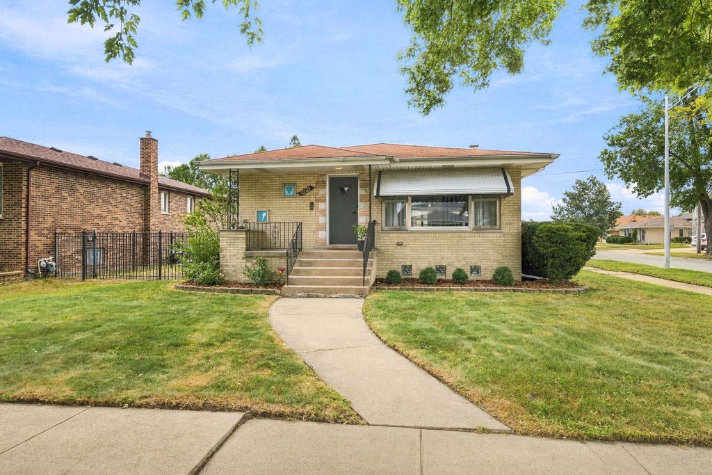 10521 Lavergne Avenue, Oak Lawn, IL 60453