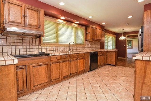 150 Indian Trail, North Haledon, NJ 07508
