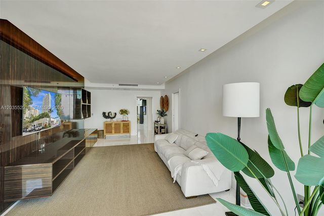 800 Claughton Island Drive 3101, Miami, FL 33131