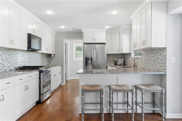 8000 W 116TH Street, Overland Park, KS 66210