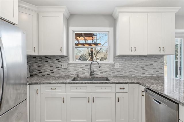 8000 W 116TH Street, Overland Park, KS 66210