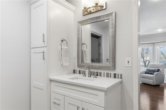 8000 W 116TH Street, Overland Park, KS 66210