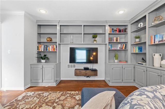 8000 W 116TH Street, Overland Park, KS 66210