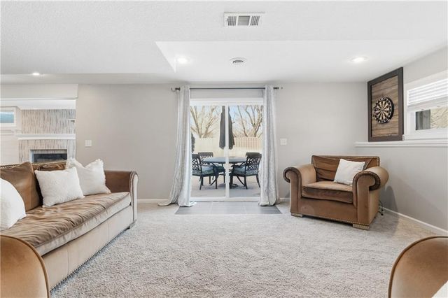 8000 W 116TH Street, Overland Park, KS 66210