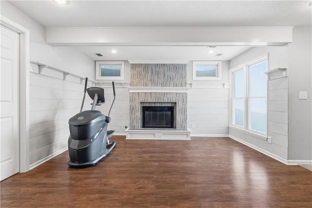 8000 W 116TH Street, Overland Park, KS 66210