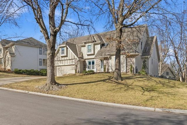 8000 W 116TH Street, Overland Park, KS 66210