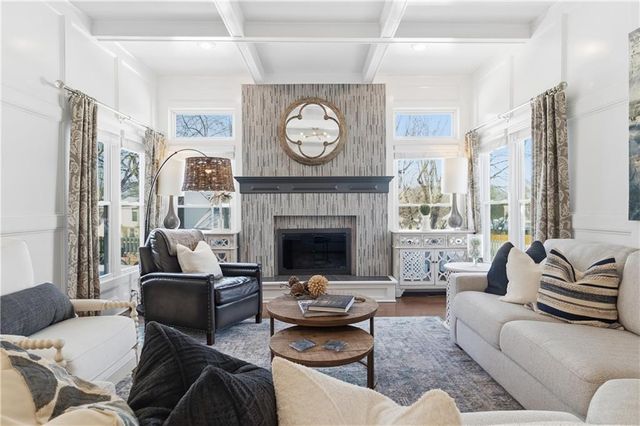 8000 W 116TH Street, Overland Park, KS 66210