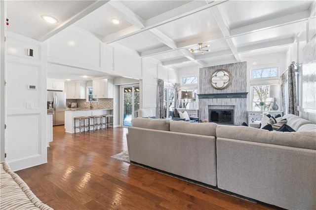 8000 W 116TH Street, Overland Park, KS 66210