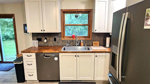 8411 RIDGEVIEW COURT, Larsen, WI 54947