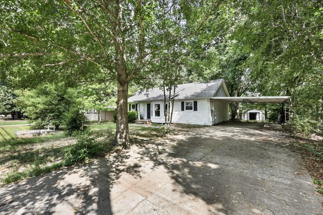 215 Bob White Dr, Clarksville, TN 37042