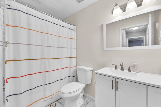 215 Bob White Dr, Clarksville, TN 37042