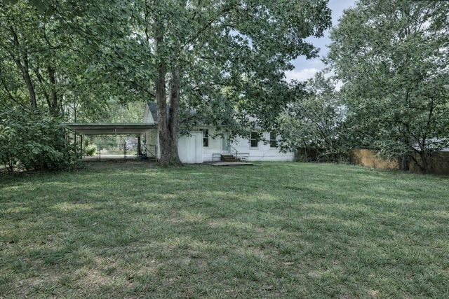 215 Bob White Dr, Clarksville, TN 37042