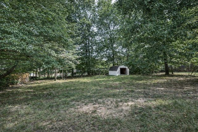 215 Bob White Dr, Clarksville, TN 37042