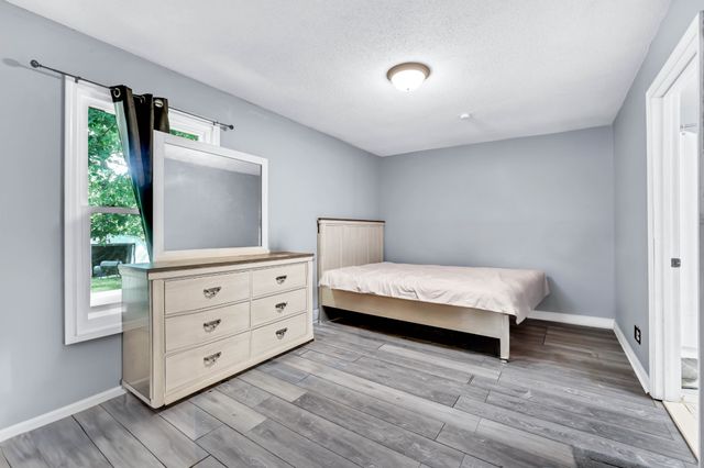 215 Bob White Dr, Clarksville, TN 37042