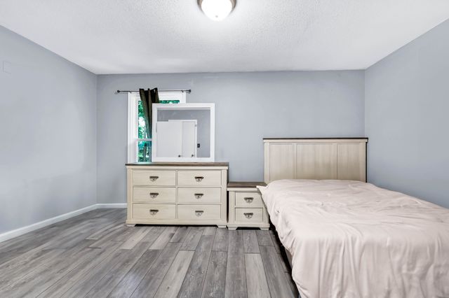 215 Bob White Dr, Clarksville, TN 37042