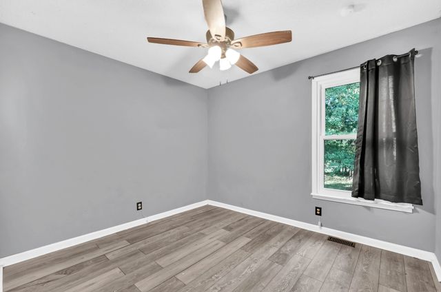 215 Bob White Dr, Clarksville, TN 37042