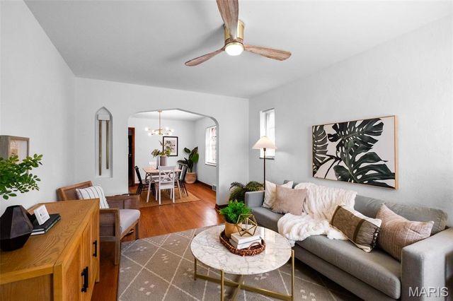 4359 Tholozan Avenue, St Louis, MO 63116