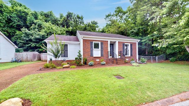 5501 Village Way, Nashville, TN 37211
