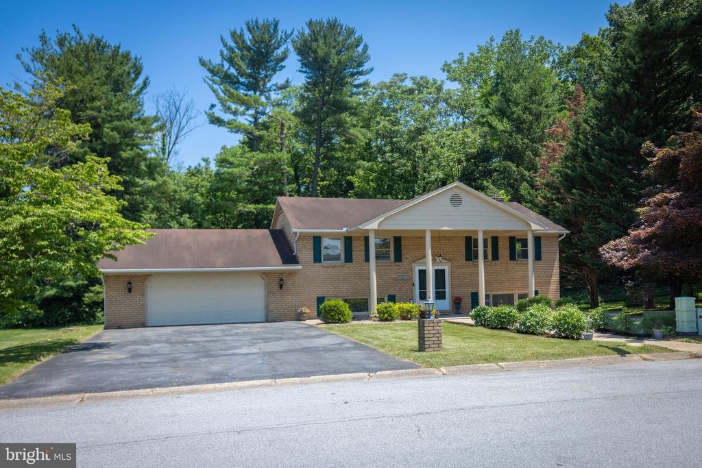 10813 WILCOX DR, Williamsport, MD 21795