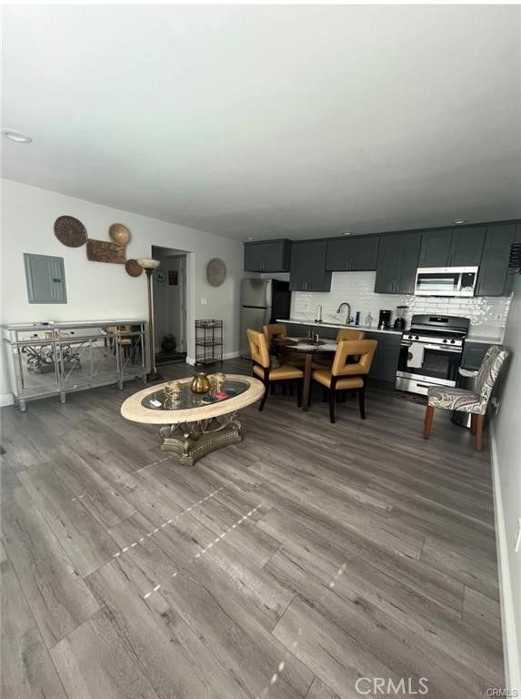 1303 W 109th, Los Angeles, CA 90044