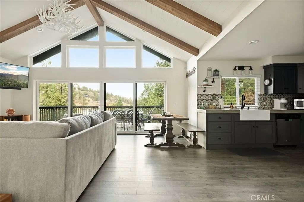 24379 San Moritz, Crestline, CA 92325