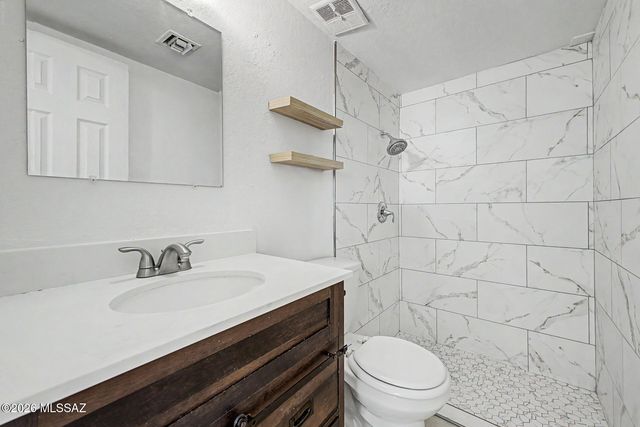 7460 N Oldfather Drive, Tucson, AZ 85741