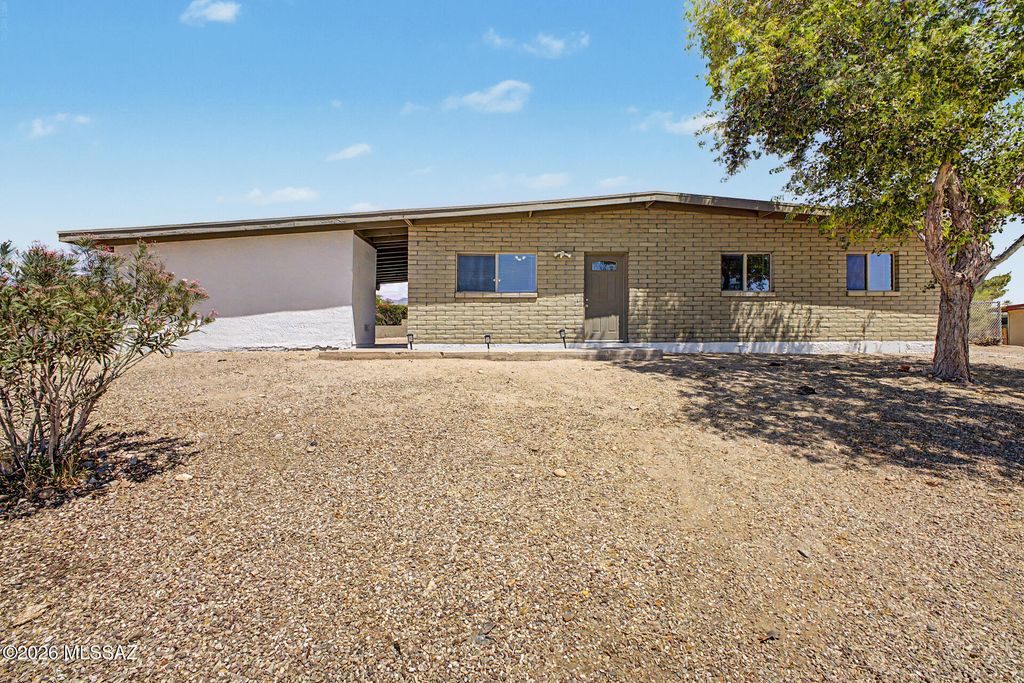 7460 N Oldfather Drive, Tucson, AZ 85741