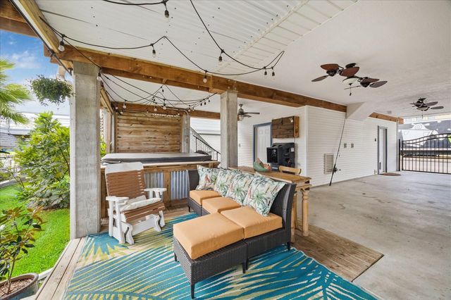 33 N Flamingo Street, La Marque, TX 77568