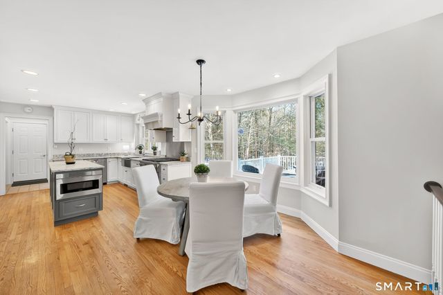 12 The Glade, Simsbury, CT 06070