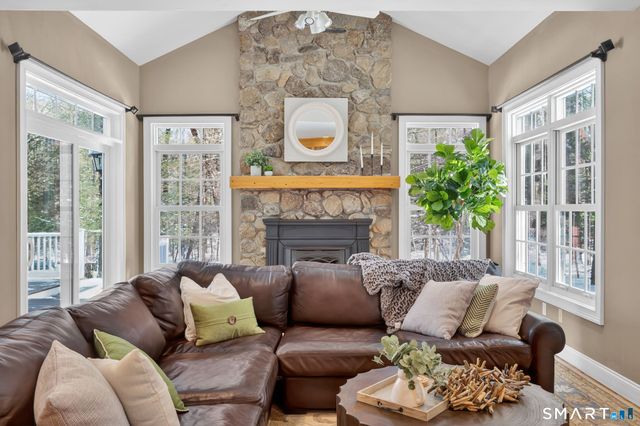 12 The Glade, Simsbury, CT 06070