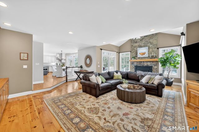 12 The Glade, Simsbury, CT 06070