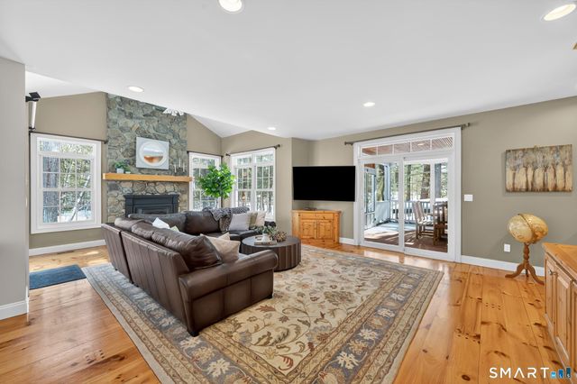 12 The Glade, Simsbury, CT 06070