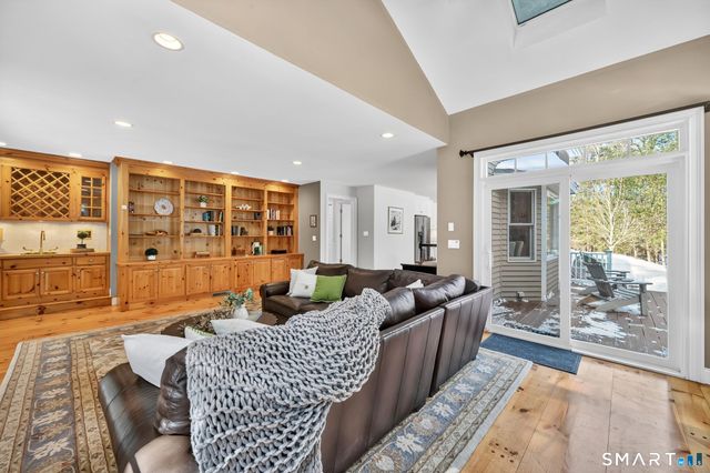 12 The Glade, Simsbury, CT 06070