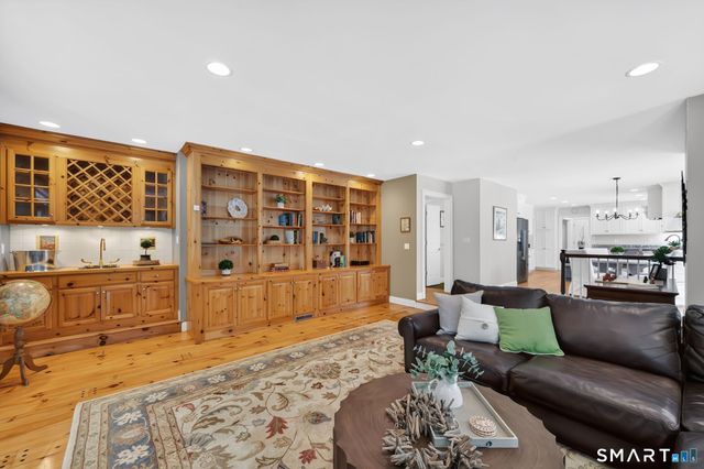 12 The Glade, Simsbury, CT 06070