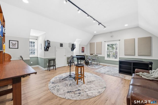 12 The Glade, Simsbury, CT 06070