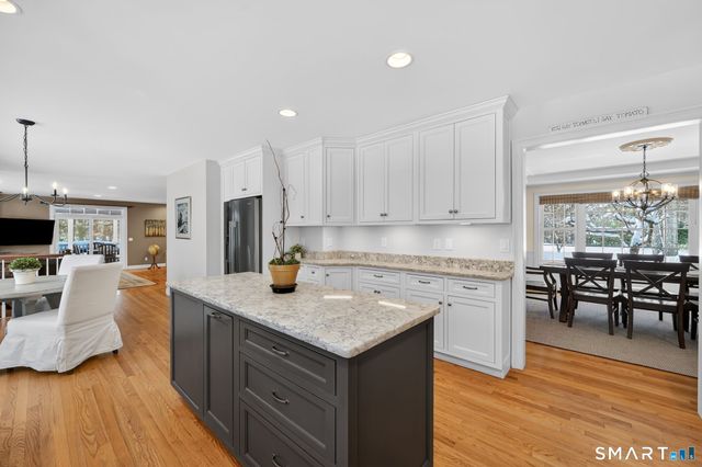 12 The Glade, Simsbury, CT 06070