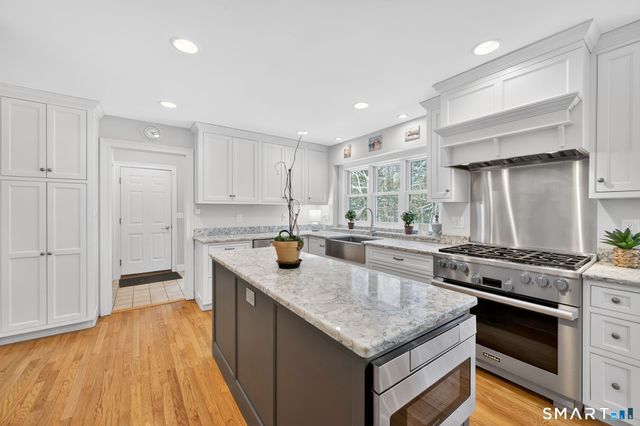 12 The Glade, Simsbury, CT 06070