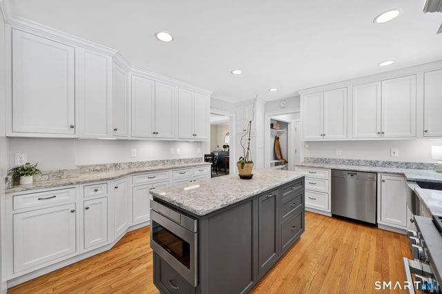 12 The Glade, Simsbury, CT 06070