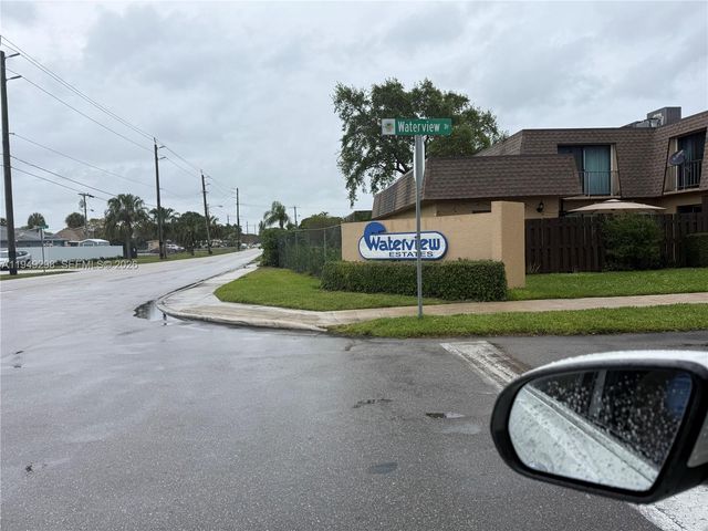 1802 Waterview Cir 1802, Palm Springs, FL 33461