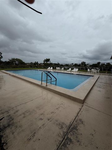 1802 Waterview Cir 1802, Palm Springs, FL 33461