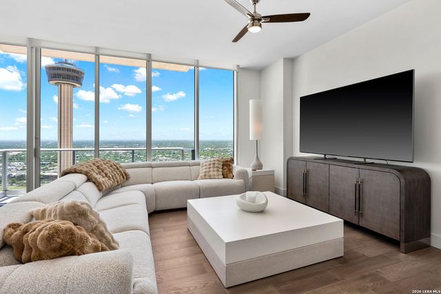 610 E Market St Unit 3115, San Antonio, TX 78205