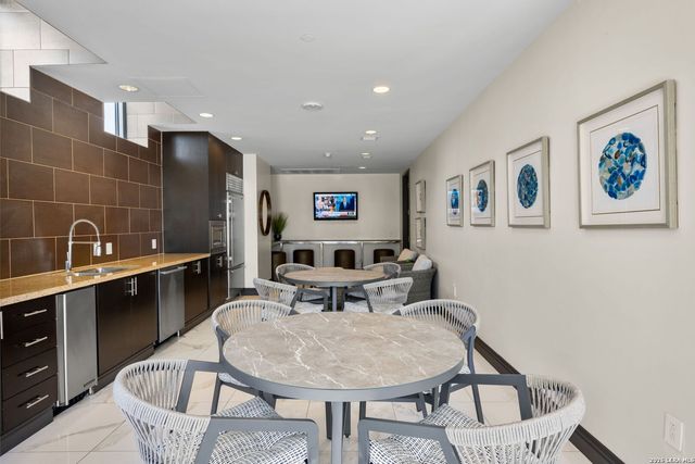 610 E Market St Unit 3115, San Antonio, TX 78205