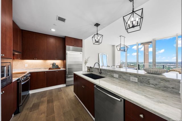 610 E Market St Unit 3115, San Antonio, TX 78205