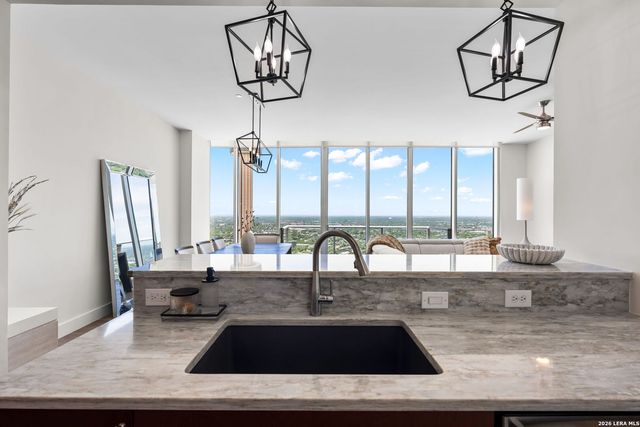 610 E Market St Unit 3115, San Antonio, TX 78205