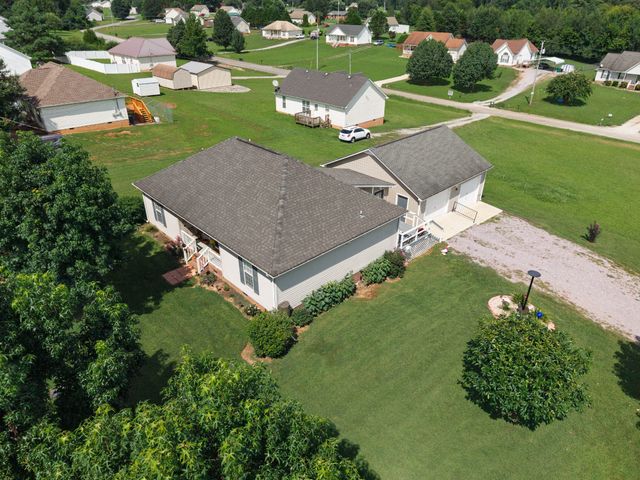 27 Ridgeline Dr, Fayetteville, TN 37334