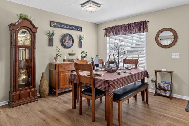 27 Ridgeline Dr, Fayetteville, TN 37334