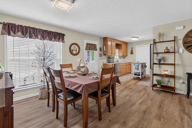 27 Ridgeline Dr, Fayetteville, TN 37334