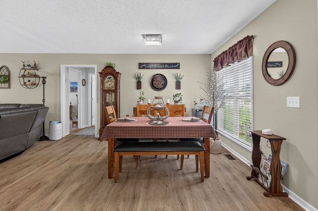 27 Ridgeline Dr, Fayetteville, TN 37334