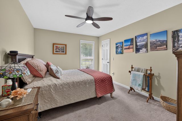 27 Ridgeline Dr, Fayetteville, TN 37334